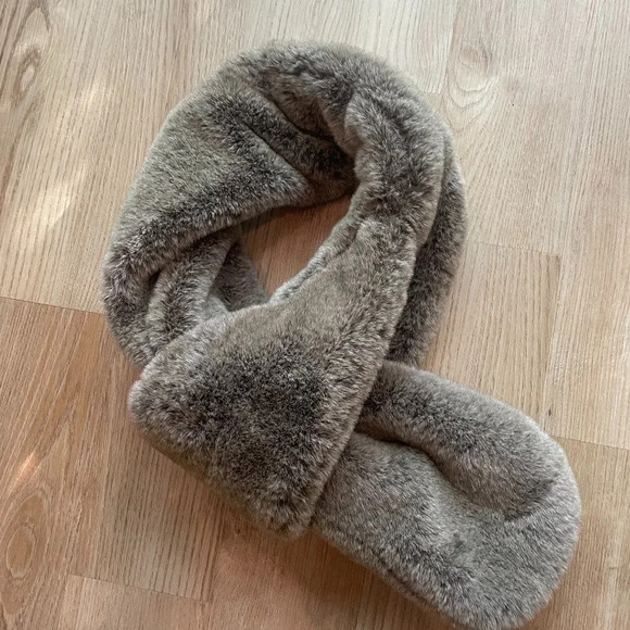 ASPEN Faux Fur Scarf - Picture 1 of 3